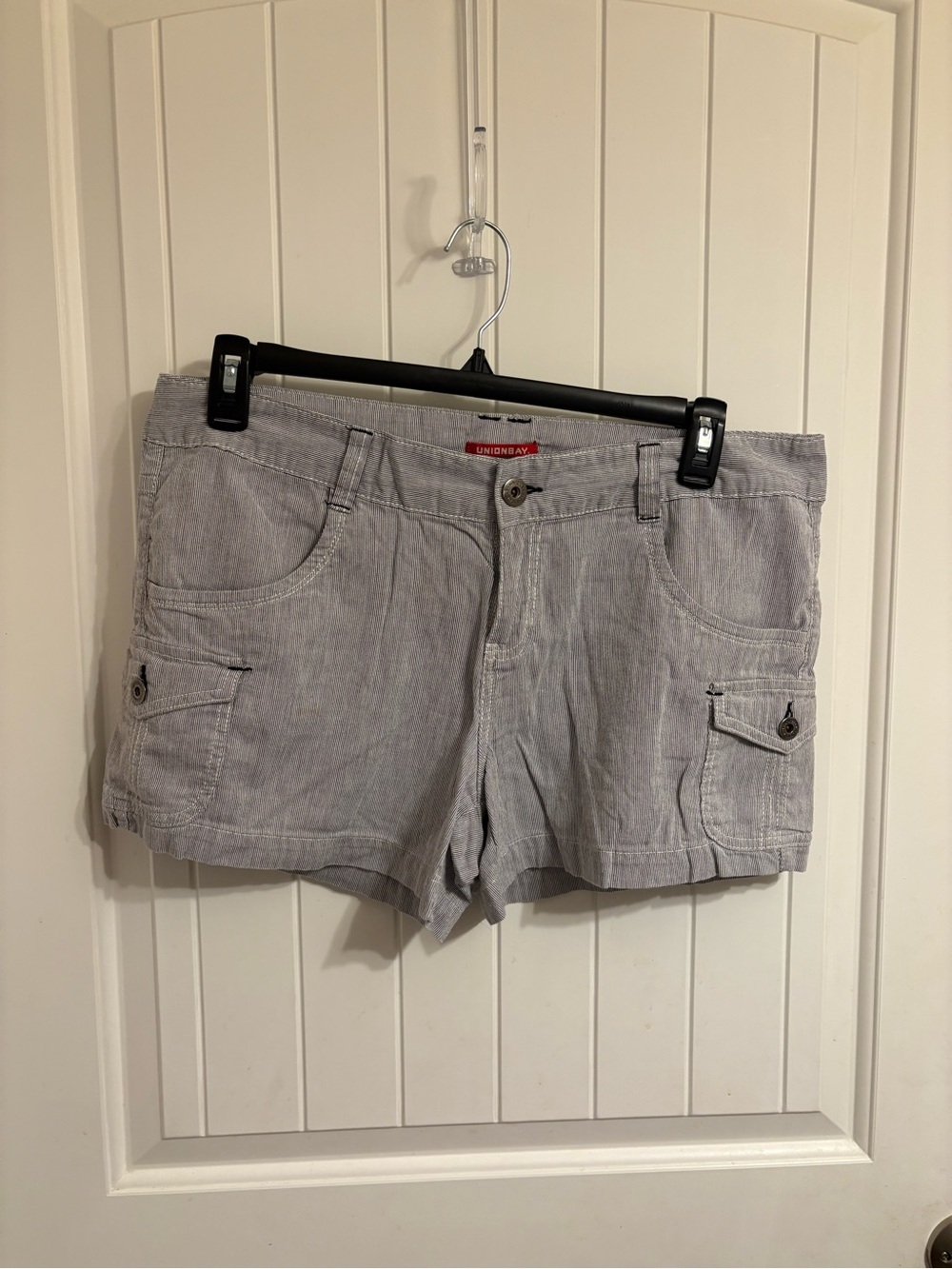 UNIONBAY Women’s Light Gray Cargo Shorts with Side Flap Pockets